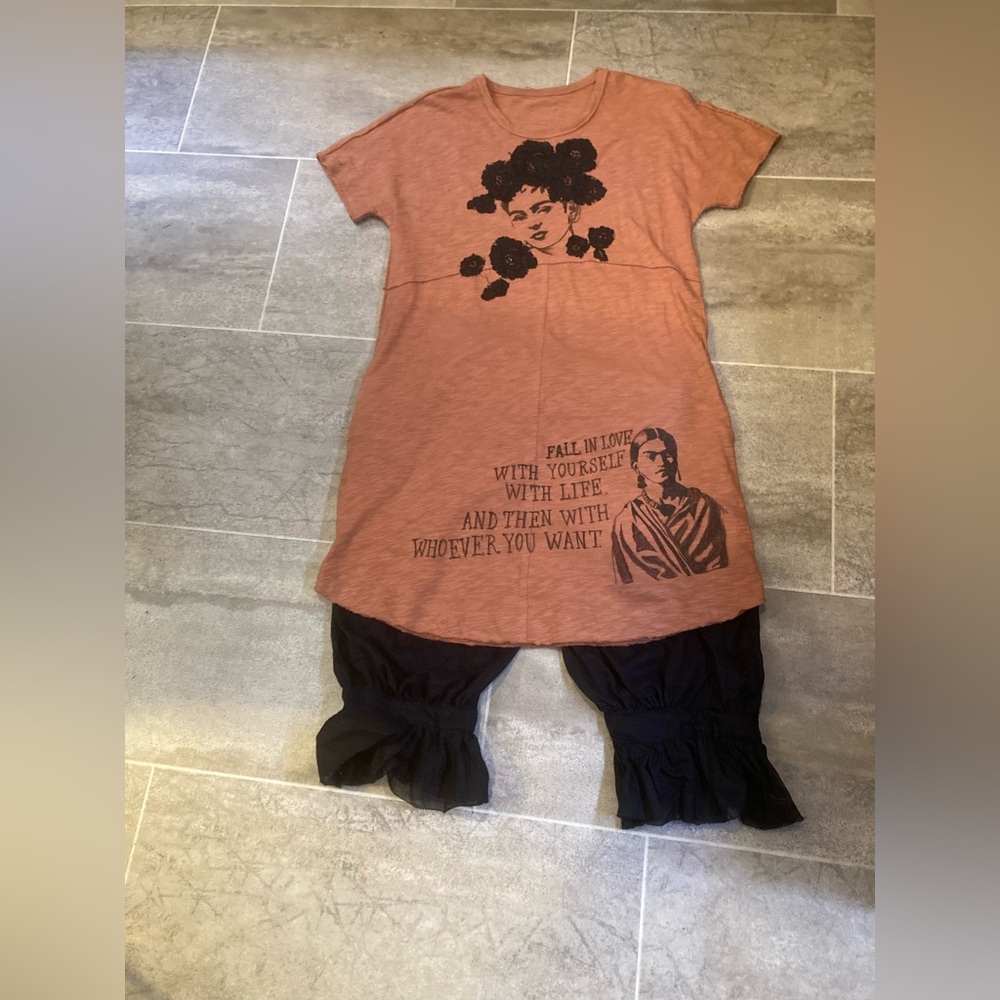 “Viva La Frida” Hand Crafted Rust Graphic Short Sleeve Tunic - Picture 6 of 12